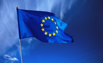 Alkotmánymódosítás - Az Európai Bizottság minden eszközzel betartatja az uniós jogot