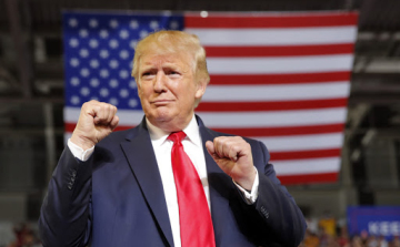 Donald Trump újabb vírusteszten esett át
