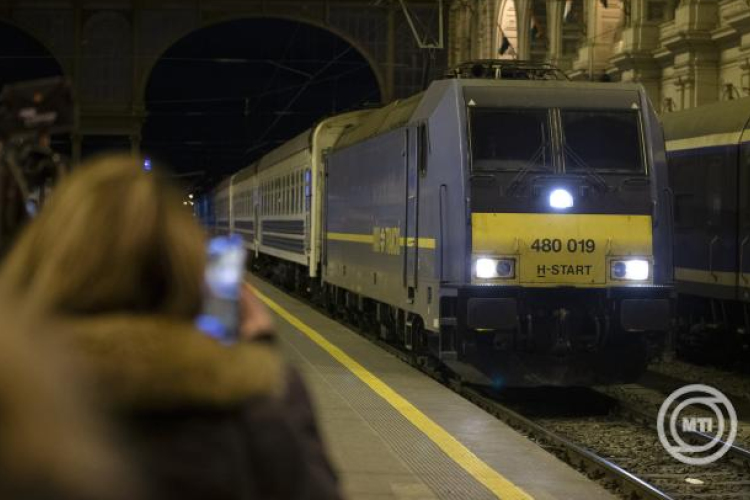 MÁV: először ment utasokkal óránként 160 kilométerrel vonat Budapest és Székesfehérvár között