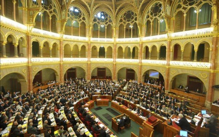 A kormányt kérdezhetik a képviselők