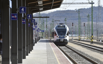 A MÁV-Volán-csoport járatai a hosszú hétvégéhez, mindenszentekhez igazodva közlekednek