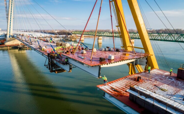 Szijjártó: a nyár végére befejeződhet az új komáromi Duna-híd építése
