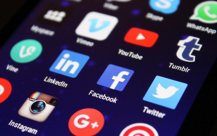 A Twitter, a Facebook és a WhatsApp bírságot kapott Moszkvában