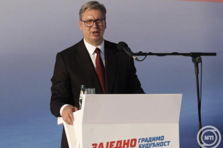 A szerb elnök bejelentette a lemondását, de azt is, hogy a politikában marad