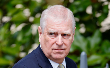 Szabadon engedték András volt yorki herceget, a brit uralkodó öccsét, de folytatódik a vizsgálat