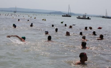 Csak gyakorlott úszók vágjanak neki a Balaton-átúszásnak