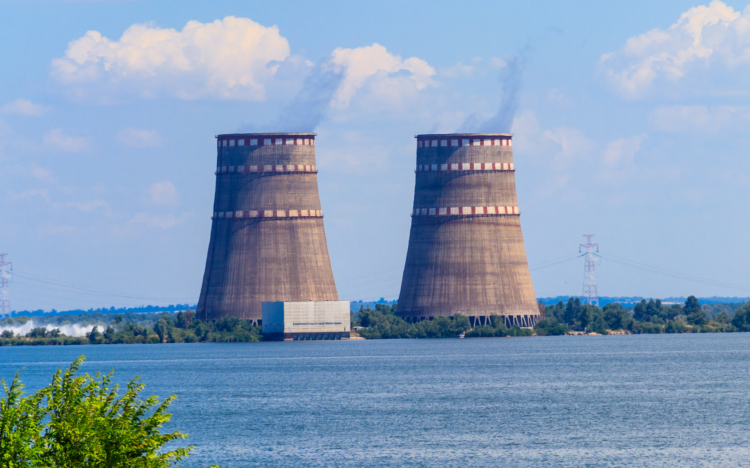 Orosz védelmi minisztérium: a reaktortértől tíz méterre okozott károkat az ukrán dróncsapás a zaporizzsjai atomerőműben