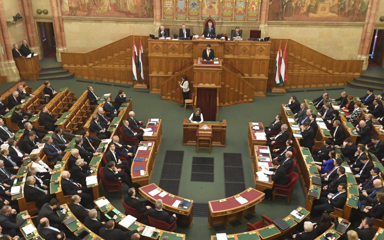 A 2016-os zárszámadásról döntenek ma a parlamenti képviselők