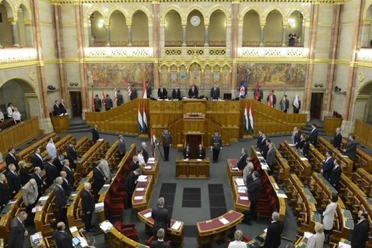 A munkaerőhiány okairól és kezeléséről vitáznak a képviselők