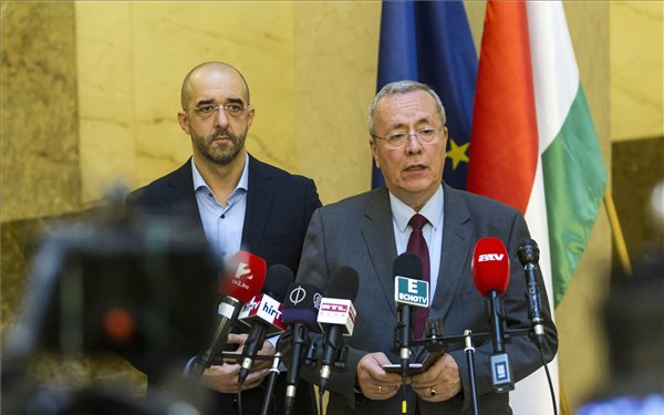 Merényletek Párizsban - megerősítik a magyarországi biztonsági intézkedéseket