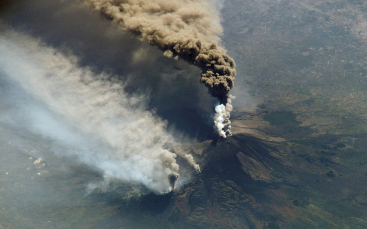 Kitört az Etna, hamu lepte el Cataniát