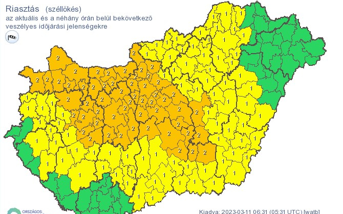 Másodfokú riasztást adott ki a meteorológiai szolgálat a viharos szél miatt kilenc vármegyére