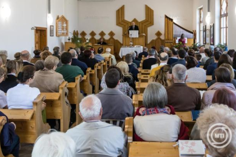 Steinbach József: van bátorítás, igazi isteni bátorítás