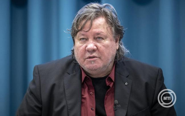 Szarka Tamás 24 állomásos turnéra indul Otthon vagyunk címmel