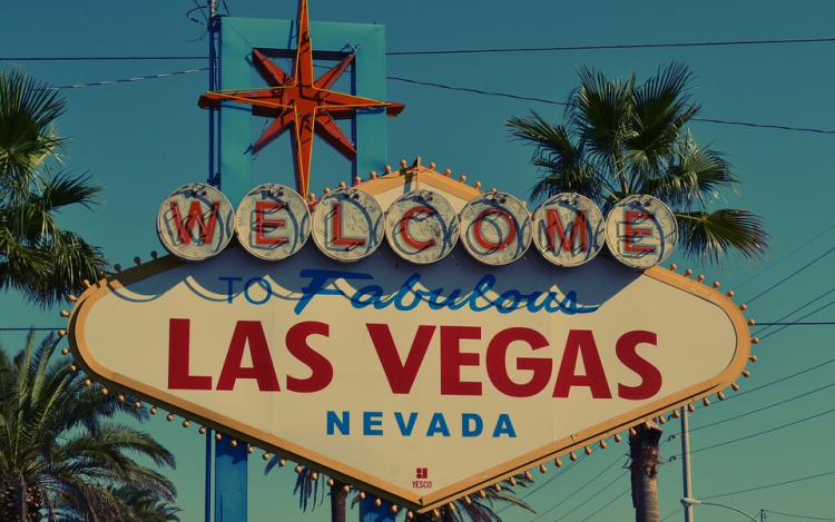 Las Vegasban az egy évvel ezelőtti tömegmészárlásra emlékeztek