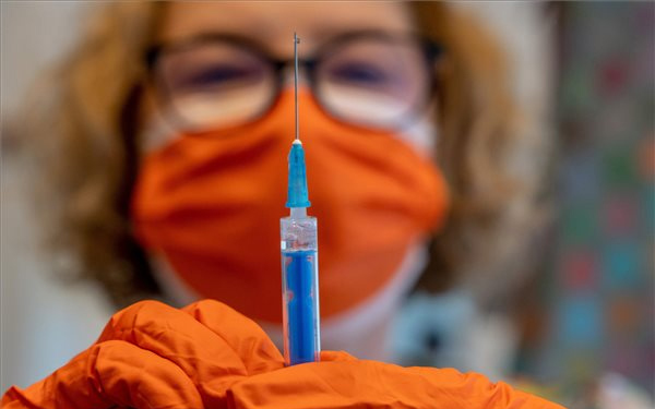 Magyarország a szomszédos országok határ mentén lakóinak is felajánlja a védőoltást