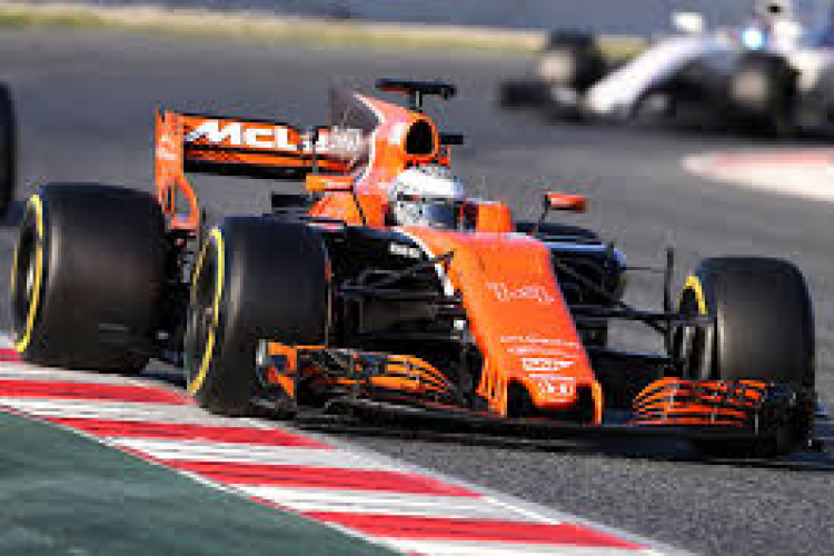 A McLaren Renault-ra, a Torro Rosso Hondára vált