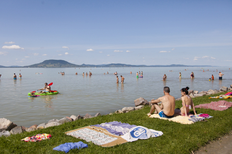 Már lehet nevezni az augusztusi Balaton-átevezésre