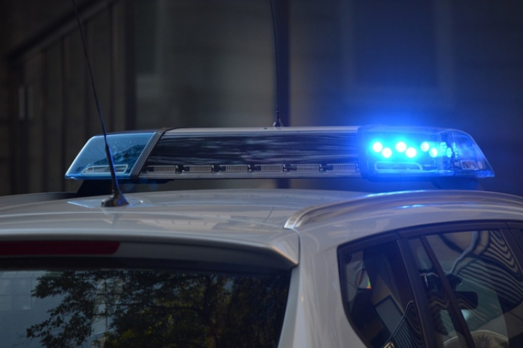 Drogot és fegyvert találtak egy külföldi férfinál Fóton