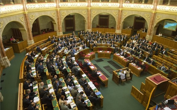 Több mint kétszáz törvényjavaslatot fogadott el a parlament idén