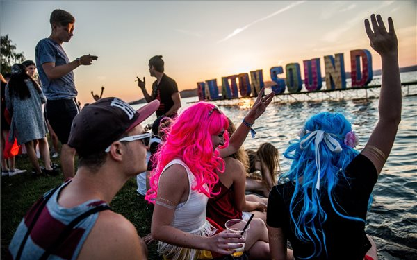 Eszméletlen lányokat találtak a Balaton Sound egyik fellépőjének öltözőjében