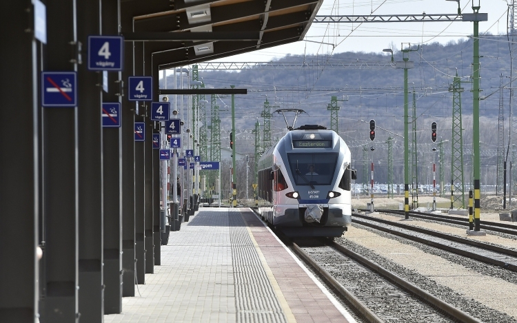 Változik a közösségi közlekedés rendje a húsvéti hosszú hétvégén