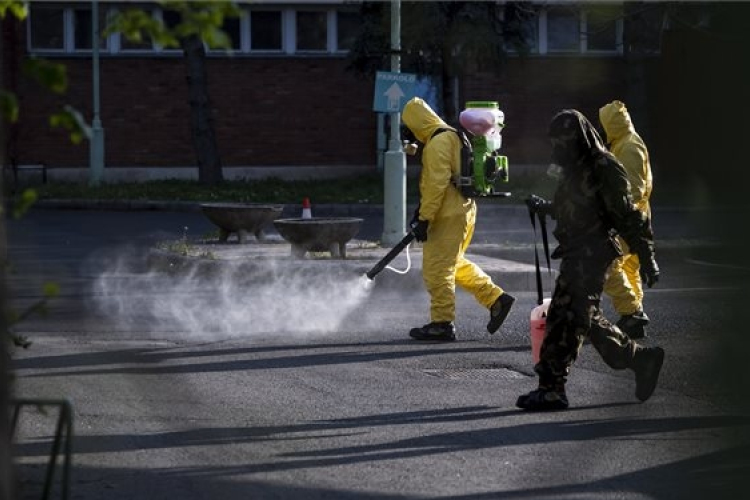 Ismét fertőtlenítik a Pesti úti idősotthont a katonák