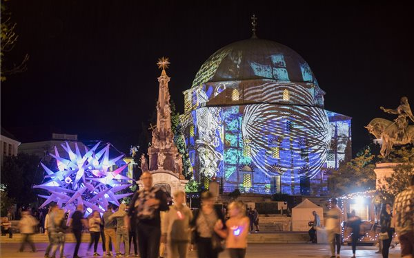 Magyar csapat nyerte a 3. Zsolnay Fényfesztivál fényfestőversenyét