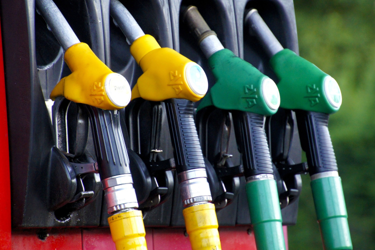 Kiemelten ellenőrzi a benzinkutakat a NAV