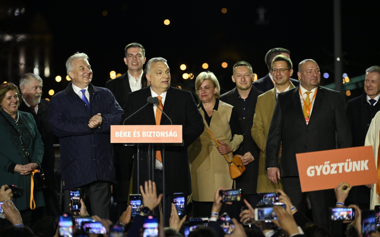 Orbán: hatalmas győzelmet arattunk