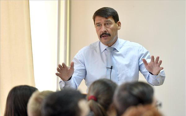 Áder János: hosszú távon nem fenntartható a jelenlegi fogyasztási kultúra