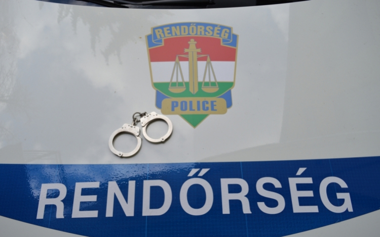 Rendőrökre támadók őrizetét rendelték el a nyomozó ügyészek