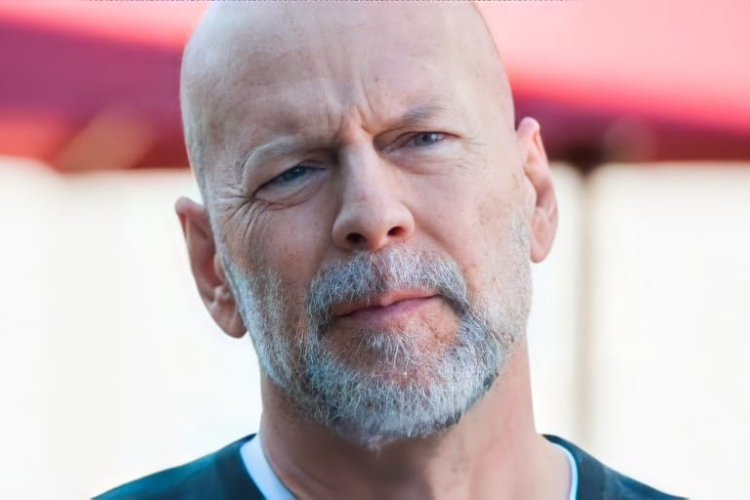 Bruce Willis kisvárosi seriffet játszik